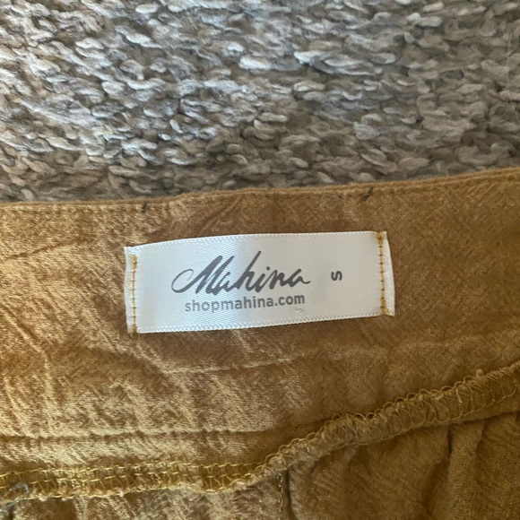 Casual crop pant by Marina. Button fly, caramel /beige colour. - Picture 2 of 3